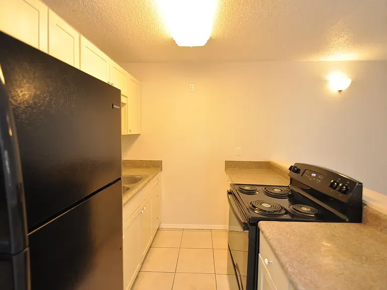 415 N Halifax Ave — Photo 6
