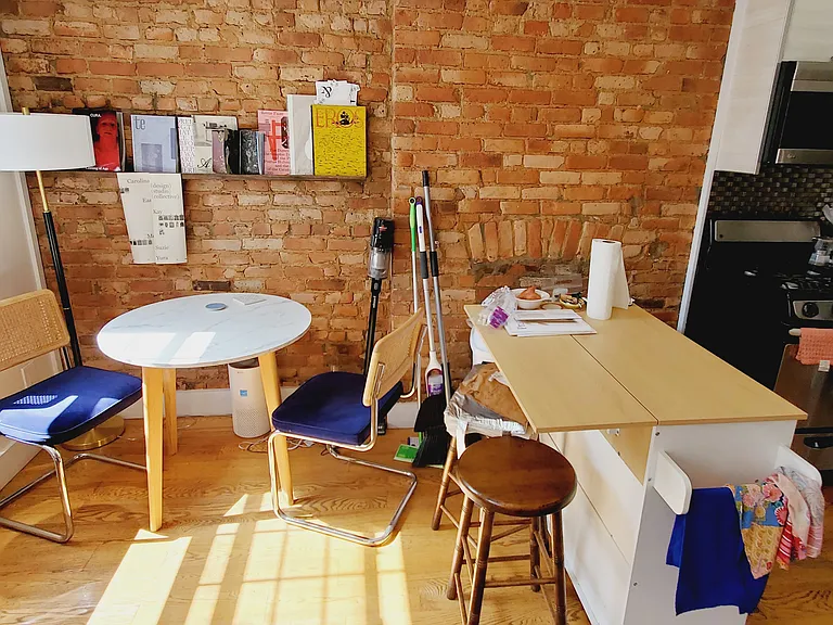 129 Ryerson St #2 — Photo 3