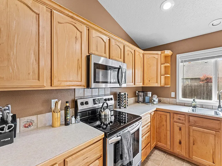 1847 W Whitestone Ct — Photo 9