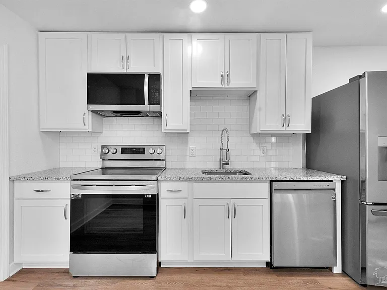 723 Lakewood Rd — Photo 4