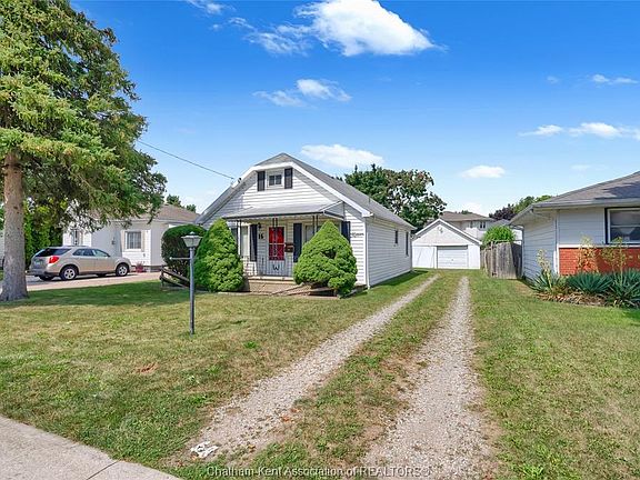 3rd image of 15 Oxley Dr