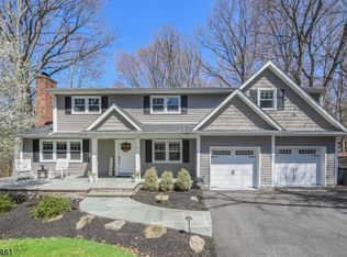 41 Cherokee Trl, Oakland, NJ 07436