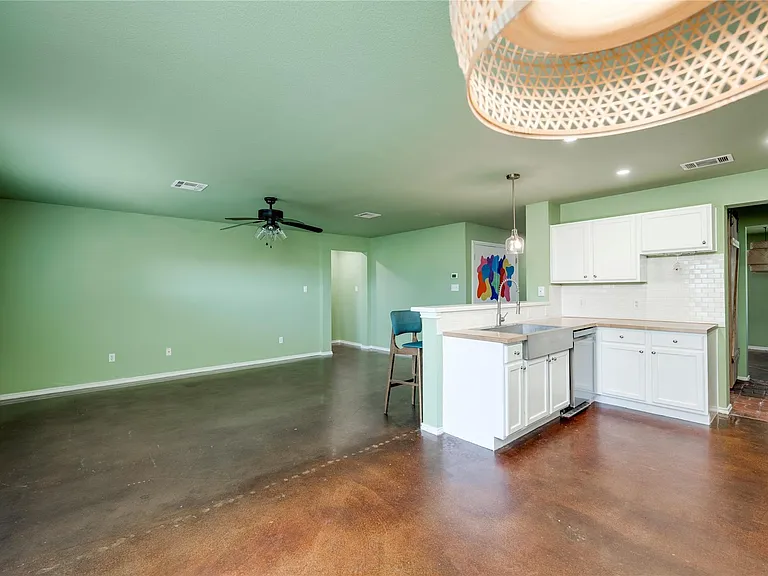 18325 Maxa Dr — Photo 19