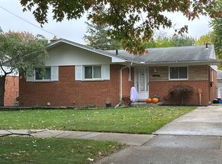 30907 Ferntree St, Roseville, MI