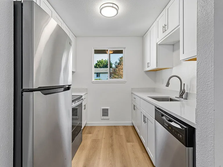 12180 SW Calico Ct — Photo 1