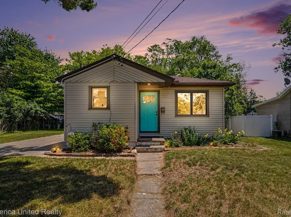 1024 Lee St, Fenton, MI 48430