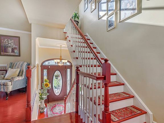 5th image of 5 Hampton Ct