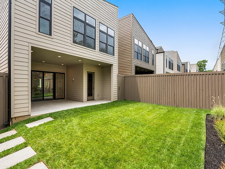 2305 Eastland Ave #E — Photo 33