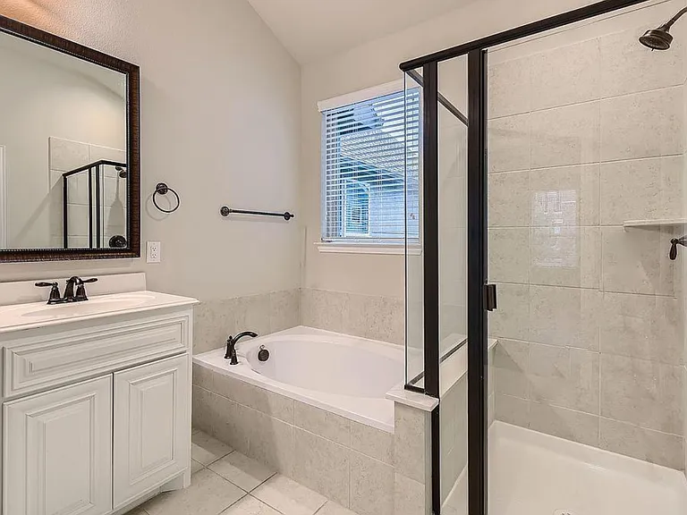 4113 Broadway Ave — Photo 14