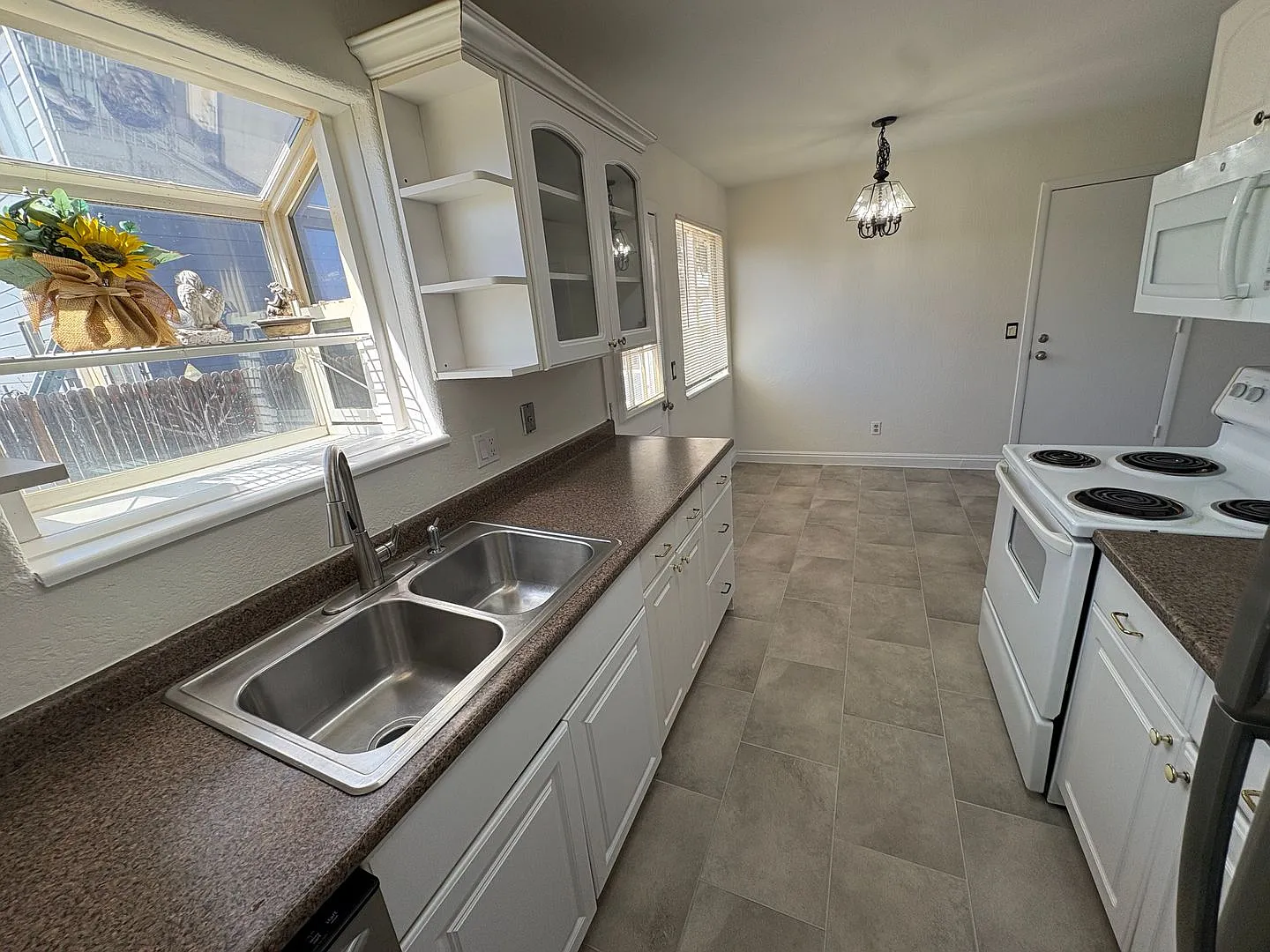 Split Level home in Westminster — Photo 3