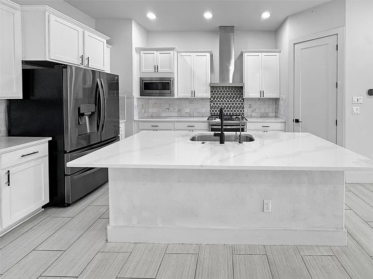 1220 Westborough Ln — Photo 5