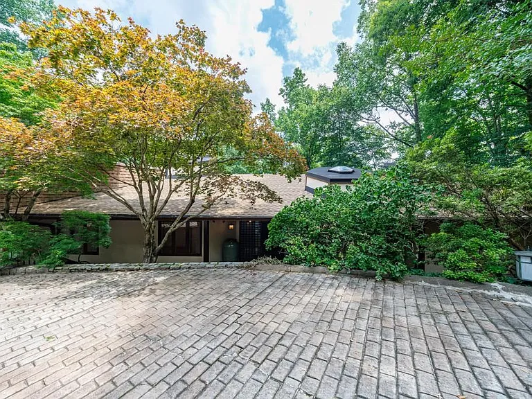130 Huntcliff Point — Photo 1
