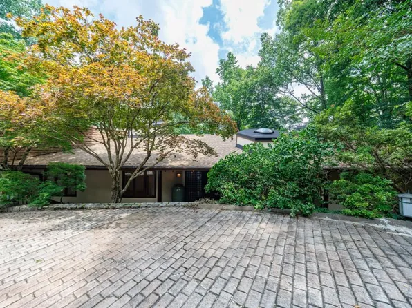 130 Huntcliff Point, Sandy Springs, GA 30350