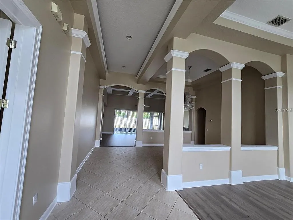 5 bed, 4.0 bath, 3812 sqft, $3,400 — Photo 3