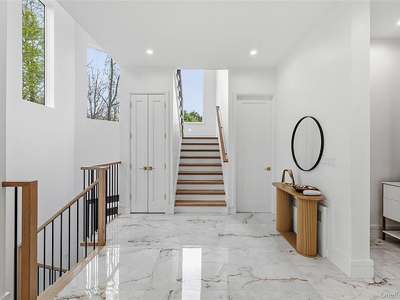 5th image of 40 Singer Avenue #201