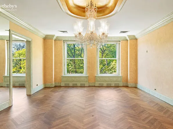 1040 Fifth Avenue image 3 of 15