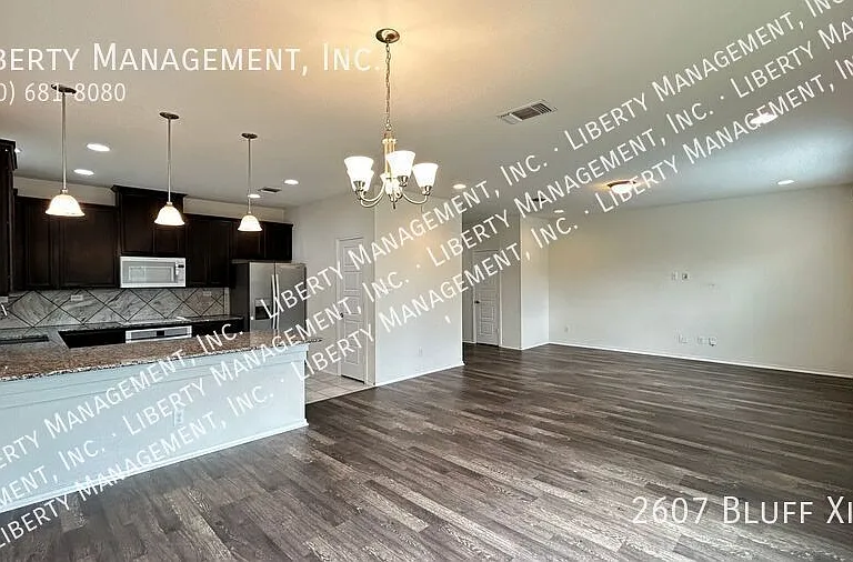2607 Bluff Xing — Photo 17