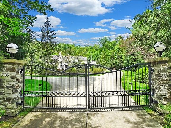 3rd image of 6785 Gates Mills Blvd