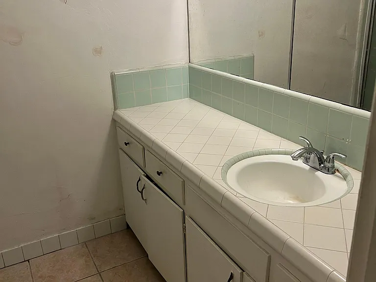 16515 Victory Blvd #8 — Photo 3