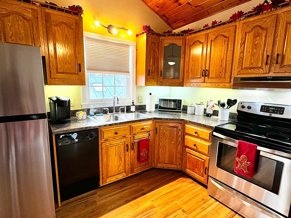 73 Kingsbury St #2