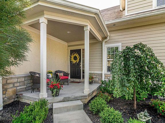 2nd image of 6623 Karsten Pl
