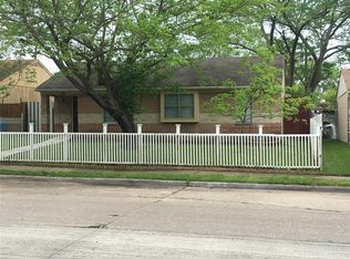 9608 Oak Gate Ln, Dallas, TX 75217