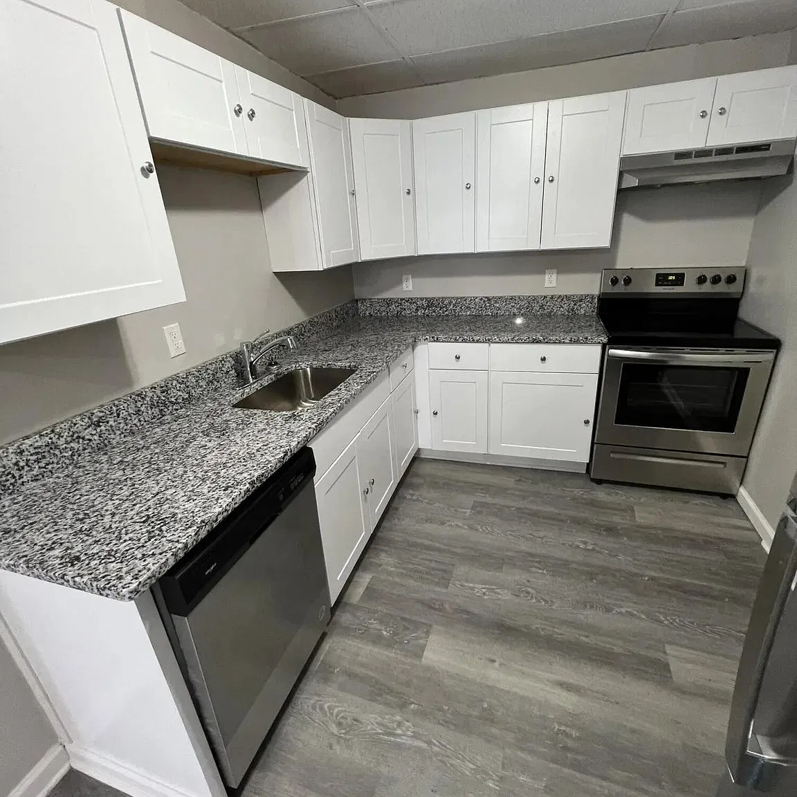 3 bed, 1.0 bath, 1433 sqft, $1,297 — Photo 2