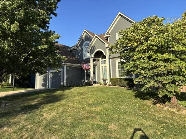 5831 Theden St, Shawnee, KS 66218