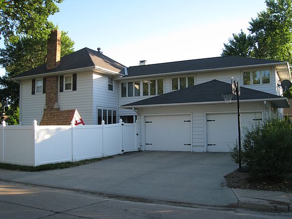 2nd image of 2204 W Division St