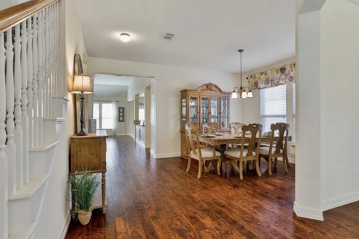 4 bed, 2.5 bath, 2912 sqft, $2,750 — Photo 3