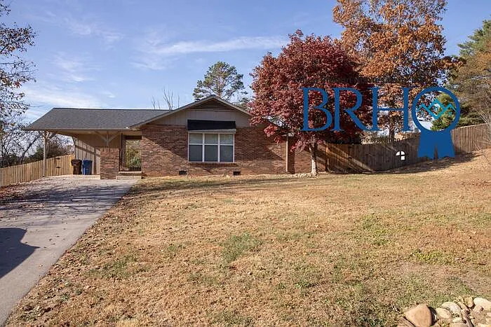3 bed, 2.0 bath, 1377 sqft, $2,250 — Photo 2