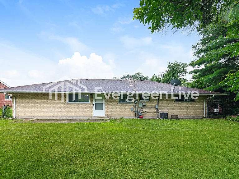 2211 Burnside Dr — Photo 15