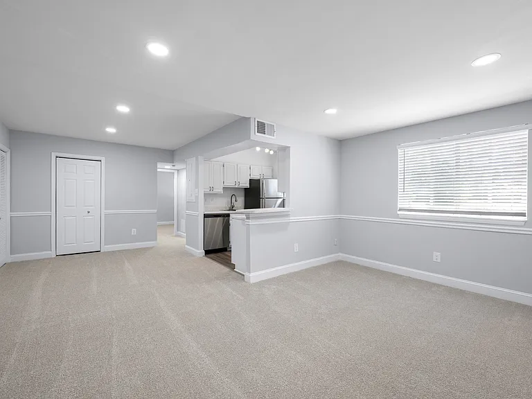 Bren Mar Apartments — Photo 13