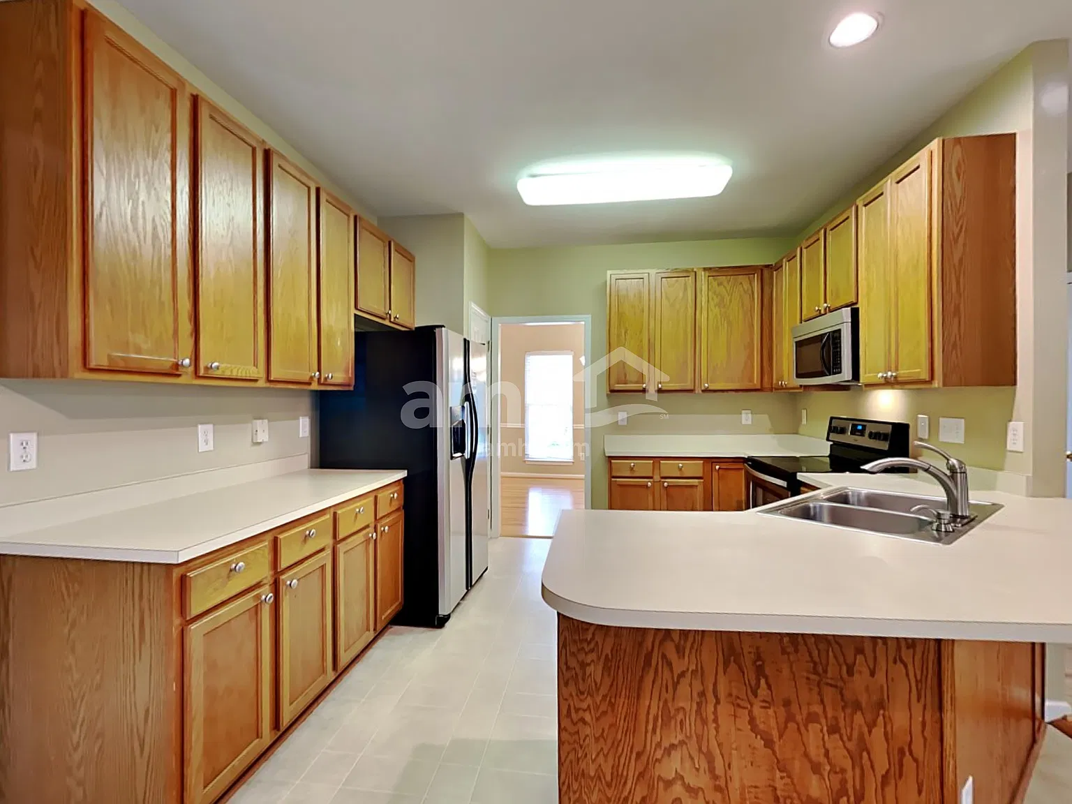 4 bed, 2.5 bath, 2150 sqft, $2,420 — Photo 3