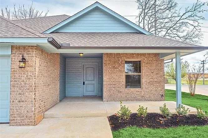 4 Bed 2 Bath Home In Choctaw (See Contact Info Below) — Photo 3