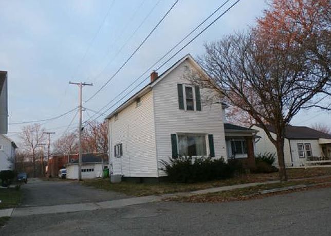 1st image of 716 Center St