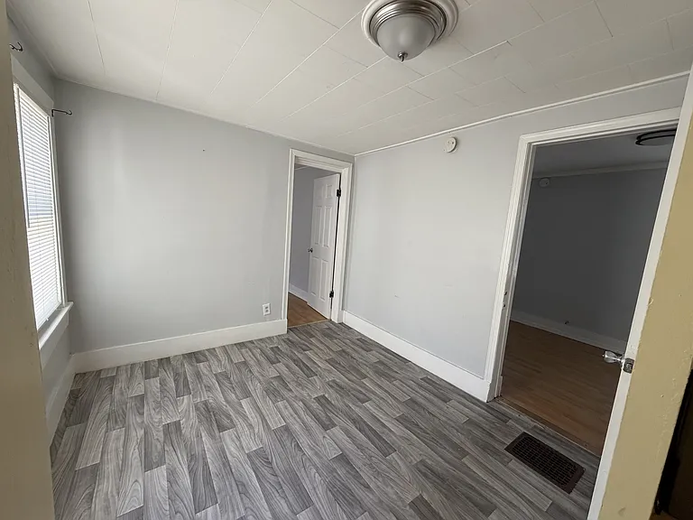 658 Smith St — Photo 3