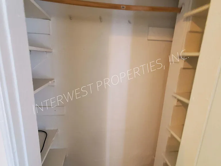 2257 NW Hoyt St #7 — Photo 4