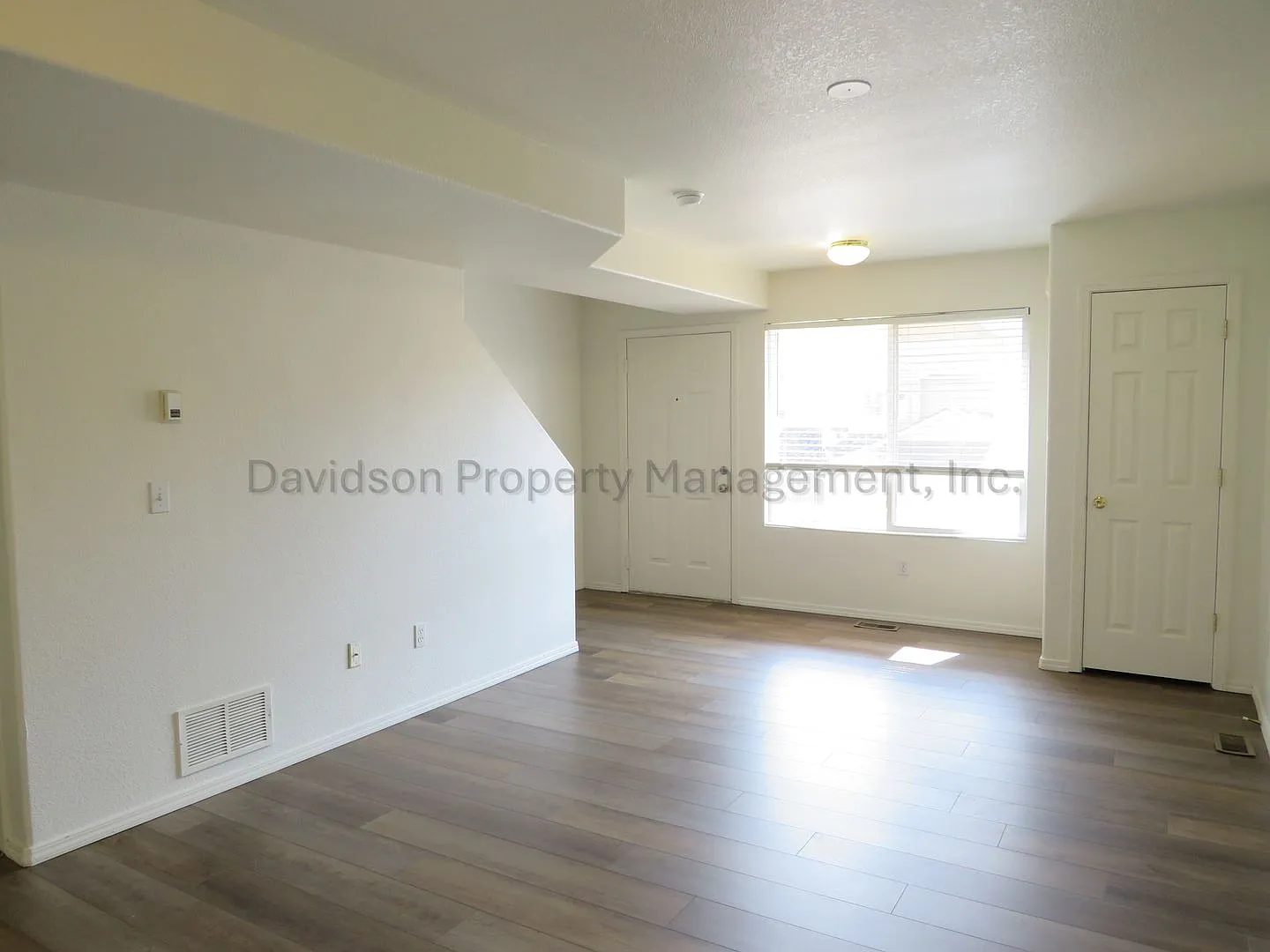 Great 3 Bedroom Condo in the Briargate Area — Photo 3