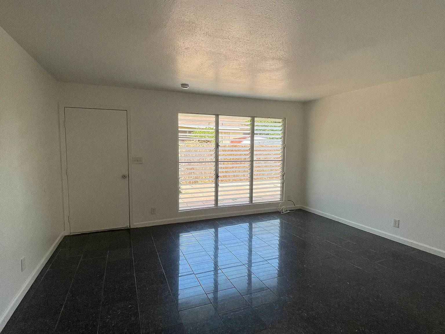 6 bed, 1839 sqft, $5,500 — Photo 3