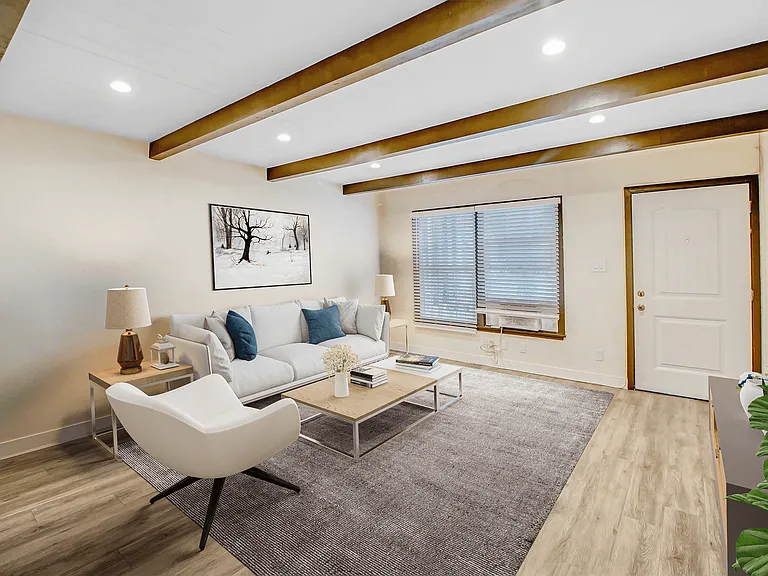 5300 Vantage Ave — Photo 4