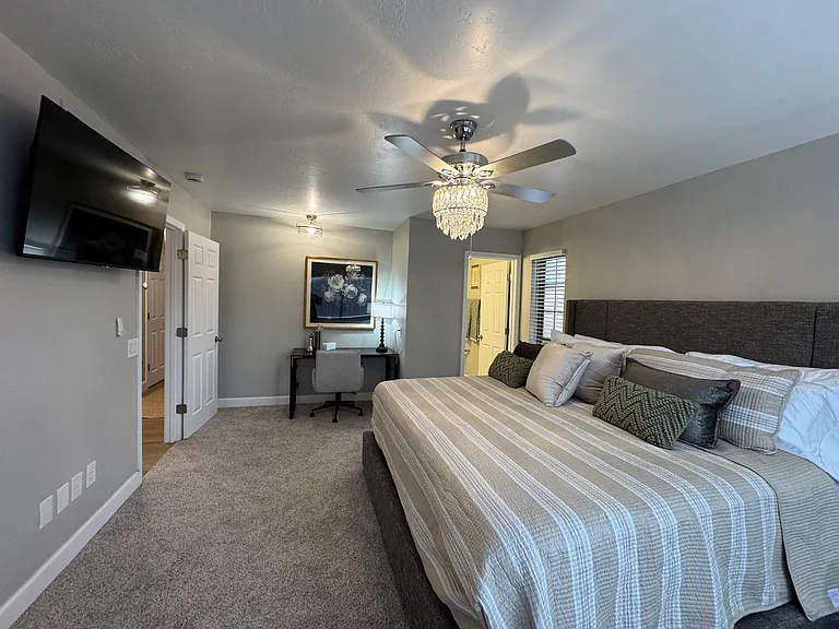 3732 N Taylor Dr — Photo 74