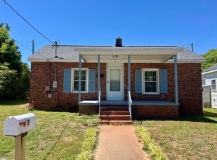 8 Clark St, Laurens, SC 29360
