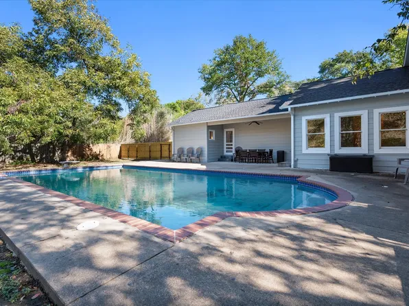 1100 Governors Dr, Corsicana, TX 75110