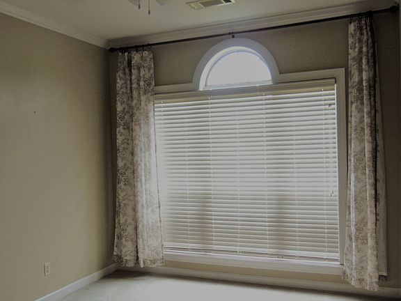 3rd image of 207 Stonegate Ct