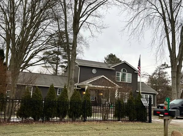 1376 Ladd Rd, Commerce Township, MI 48390
