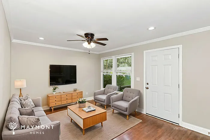 3 bed, 2.0 bath, 870 sqft, $1,945 — Photo 4