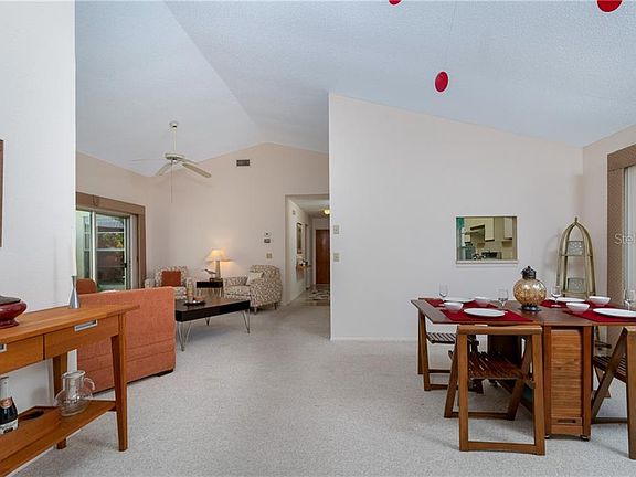 5th image of 570 Foxwood Blvd