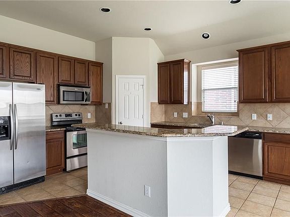4th image of 10325 Cochron Dr