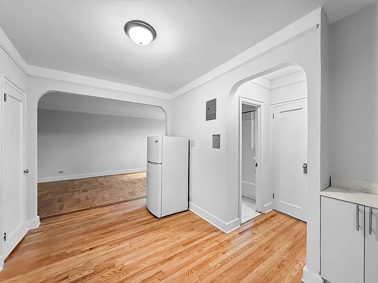 1685 E 5th St #5H — Photo 7